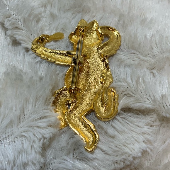 JJ Cat Eating Fish Brooch - Picture 2 of 2